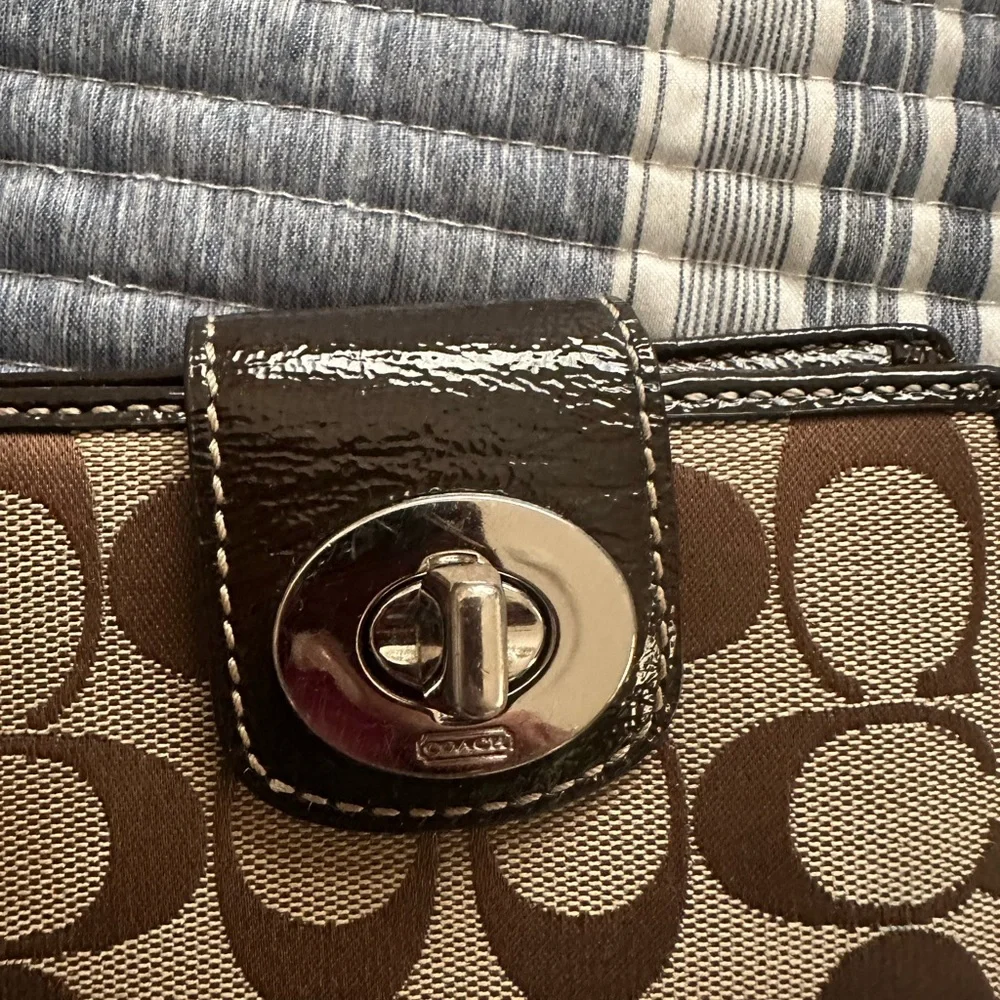 Coach Signature Brown and Cream Wallet - Picture 3 of 6
